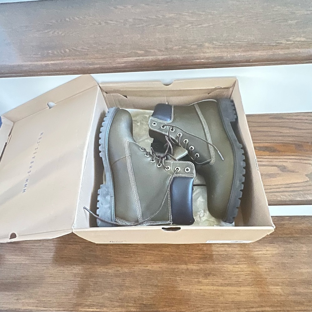 Bass Blue and Tan Shoe Box